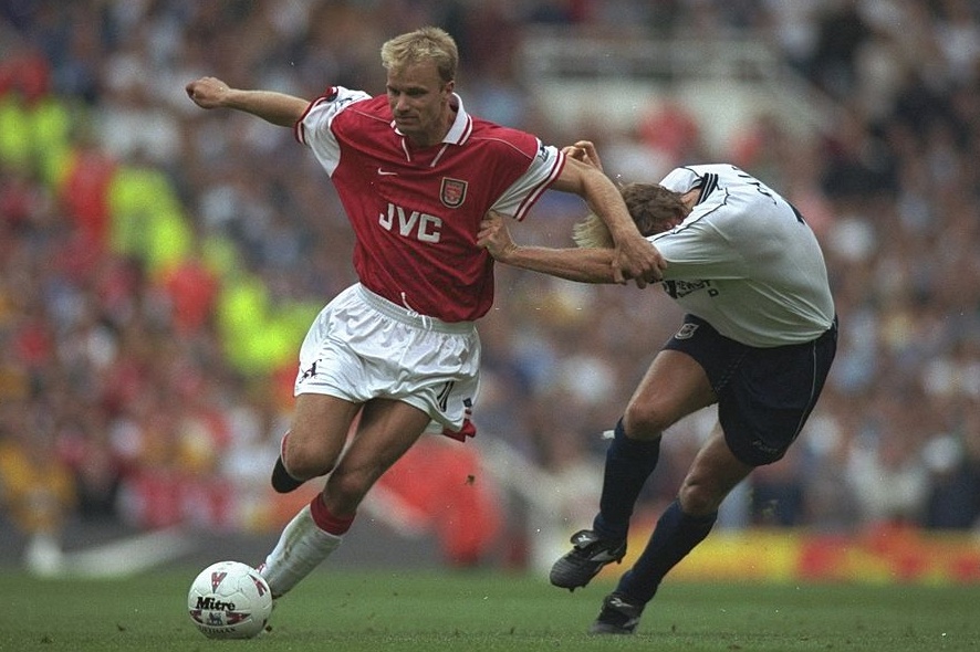 Ảnh bài viết Những góc tối của Dennis Bergkamp