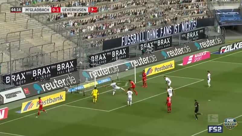 Ảnh bài viết Khung thành mở toang, sao Bundesliga bỏ lỡ tình huống kinh điển