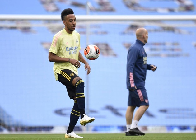 Ảnh bài viết Arsenal 'phơi áo' trước Man City, Aubameyang hành xử bất ngờ với CĐV