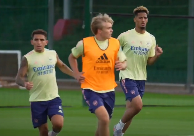 Ảnh bài viết William Saliba tập luyện cùng Arsenal