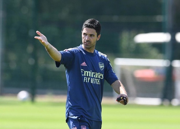 Ảnh bài viết Arsenal tập luyện, CĐV bấn loạn vì hai trợ lý trẻ trung của Mikel Arteta