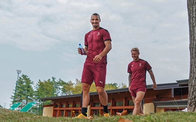 Ảnh bài viết Ibrahimovic để lộ cơ bắp cuồn cuộn khiến nhiều sao Milan nể phục