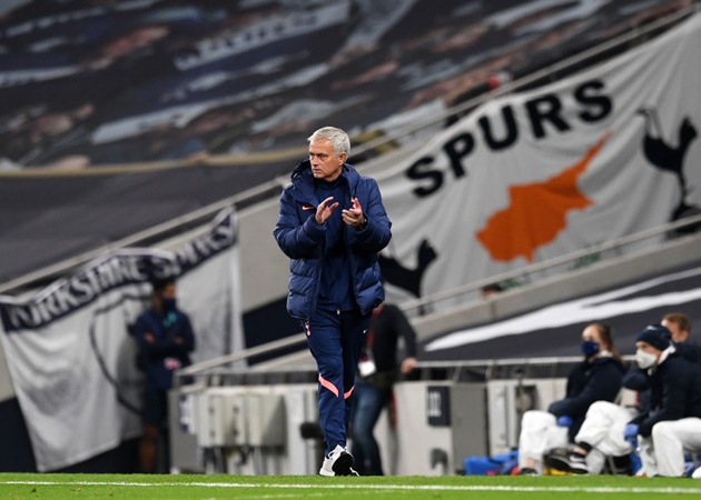 Ảnh bài viết 'Phát cáu' với phóng viên, Mourinho quay sang 'khịa' Silva và Lampard