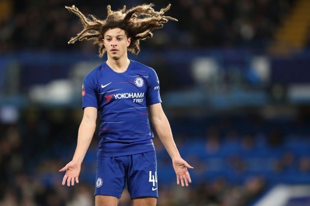Ảnh bài viết Khoảnh khắc sao trẻ Chelsea khiến Solskjaer tức điên ngoài đường biên