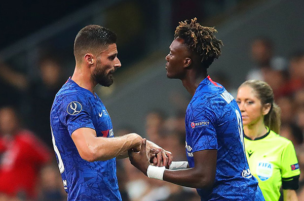 Ảnh bài viết Alan Shearer: "Abraham xứng đáng đá chính ở trận Arsenal hơn Giroud vì..."