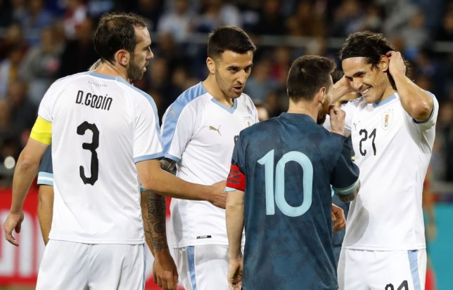 Ảnh bài viết 10 lần Messi đánh mất lý trí trên sân cỏ: Suýt 'choảng' Cavani