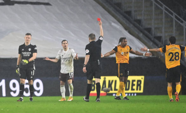 Ảnh bài viết 2 thẻ đỏ quá ngớ ngẩn, Arsenal nhận cái kết đắng tại hang Sói
