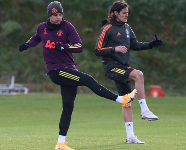 Ảnh bài viết Tìm bến đỗ mới, Cavani liên hệ với "hàng thải" Man Utd
