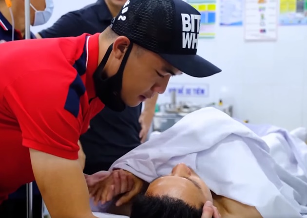 Ảnh bài viết Hoàng Thịnh vào thăm, Hùng Dũng làm 1 điều