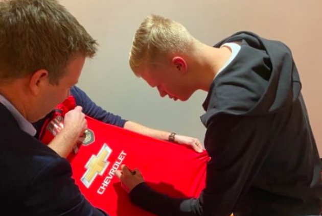 Ảnh bài viết Vụ Haaland 24h qua: Cáo già vào việc, HĐ điên rồ và bến đỗ lộ diện