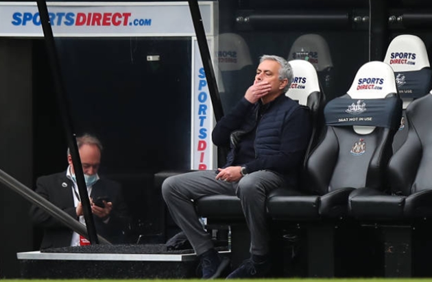 Ảnh bài viết Ngán ngẩm với hàng thủ, Mourinho quyết có được trung vệ 60 triệu euro