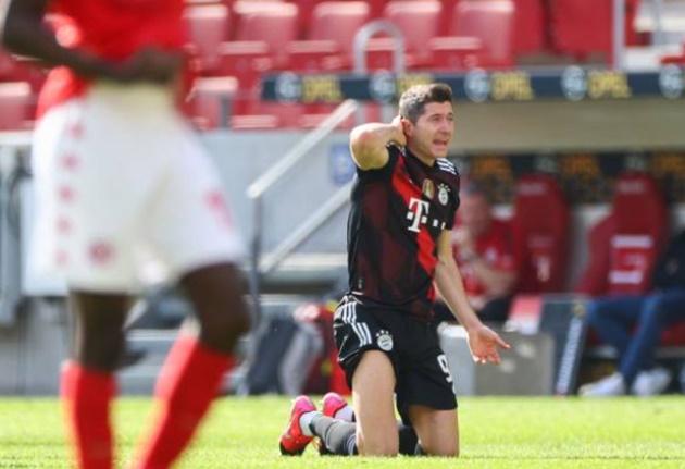 Ảnh bài viết Lewandowski tái xuất trừng phạt Hack, Bayern lại thua đau