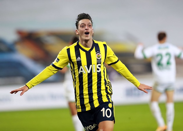 Ảnh bài viết CHOÁNG! Arsenal 'cắn răng chịu đựng' trả 90% lương cho Mesut Ozil
