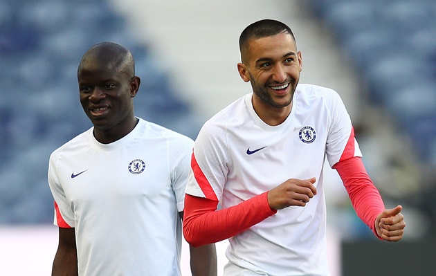 Ảnh bài viết Tuchel cười hết cỡ, các ngôi sao Chelsea đặt chân lên thảm cỏ chung kết