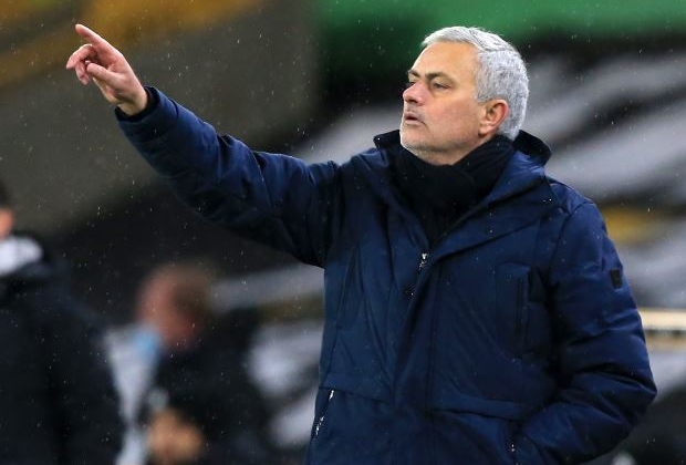 Ảnh bài viết Mourinho quyết tranh "sát thủ vạn người mê" với Chelsea