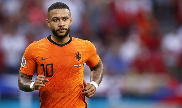 Ảnh bài viết 'Nếu người đứng đợi là Messi, Depay sẽ đá phạt góc tử tế hơn'