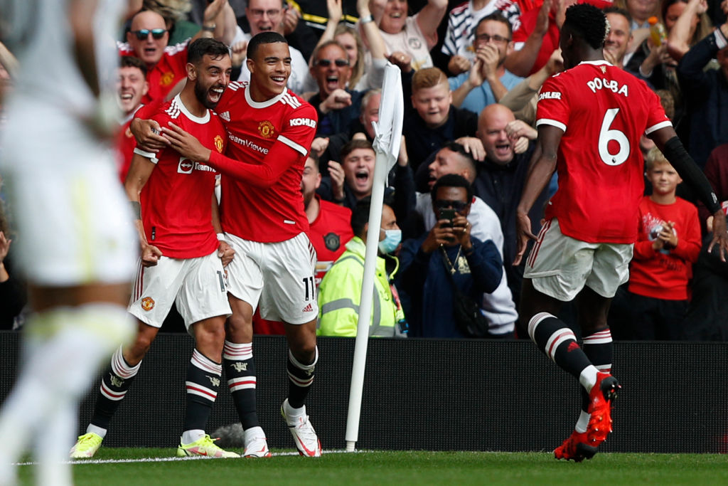 Ảnh bài viết Bỏ qua Fernandes, Garth Crooks so sánh bộ đôi Man Utd với Sir Bobby và Denis Law