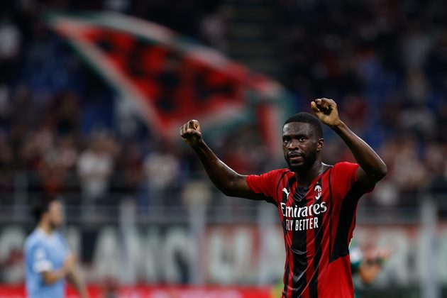 Ảnh bài viết Fabrizio Romano hé lộ hợp đồng của Fikayo Tomori với Milan