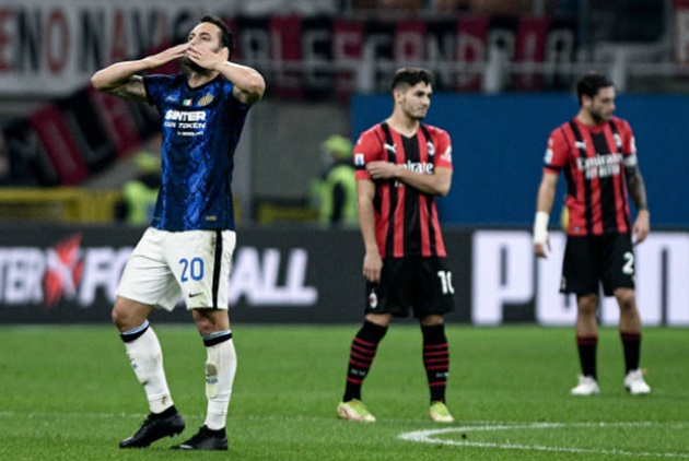 Ảnh bài viết Judas ăn mừng, Martinez hỏng penalty, derby thành Milan bất phân thắng bại