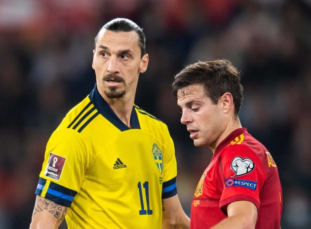 Ảnh bài viết Huých mạnh Azpilicueta ngã xuống sân, Ibrahimovic nói câu xanh rờn