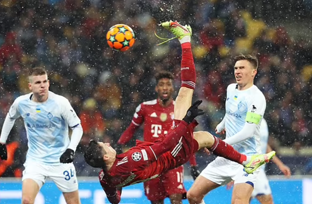 Ảnh bài viết Lewandowski lập combo siêu phẩm và kỷ lục khủng