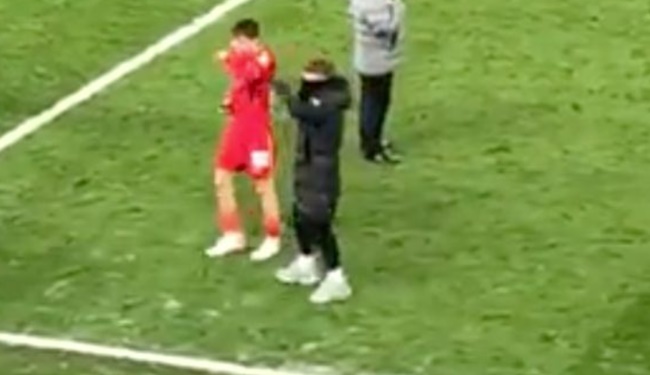 Ảnh bài viết Phản ứng của Elliott khi sao trẻ Liverpool ra mắt Champions League