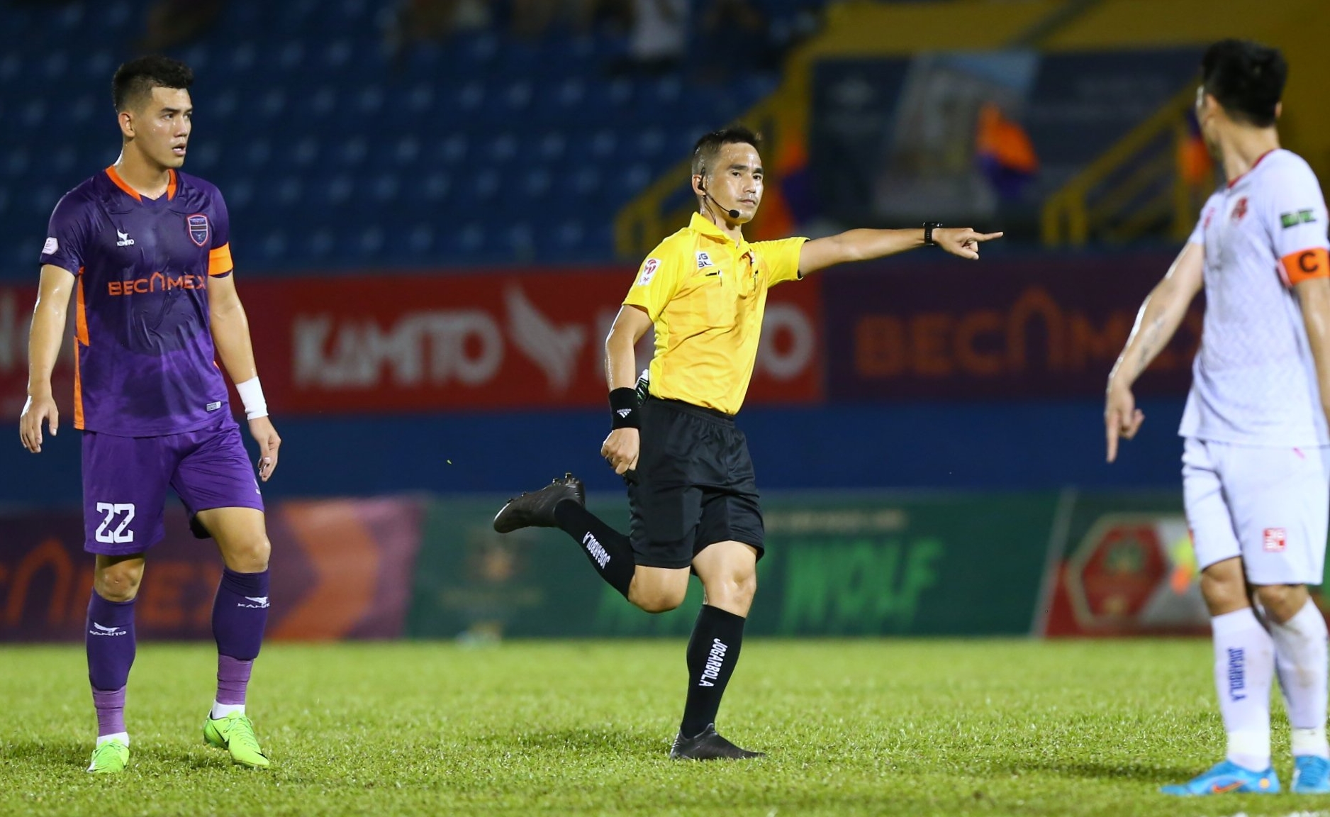 Ảnh bài viết HLV Chu Đình Nghiêm chê trọng tài