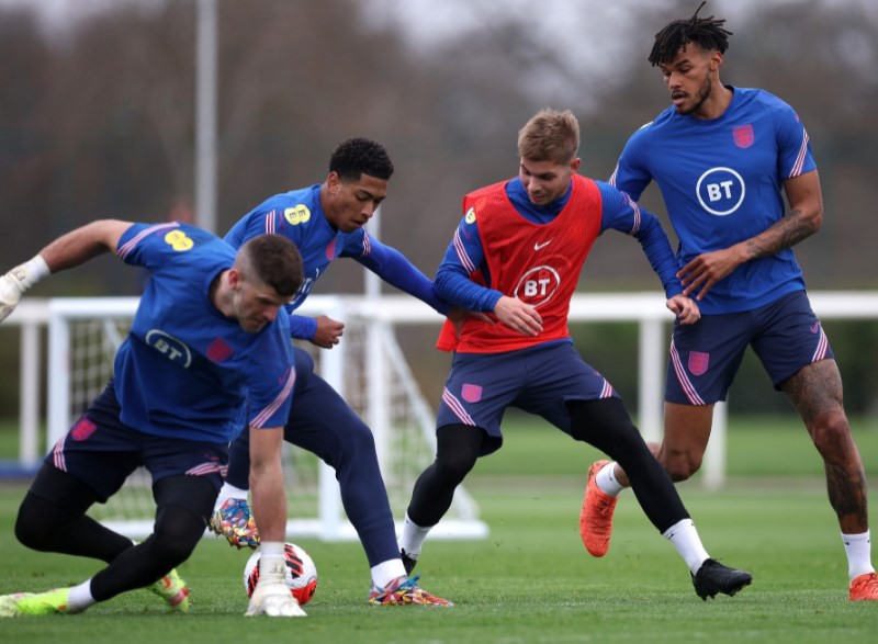 Ảnh bài viết ĐT Anh hăng say tập luyện, chờ nghênh chiến Bờ Biển Ngà