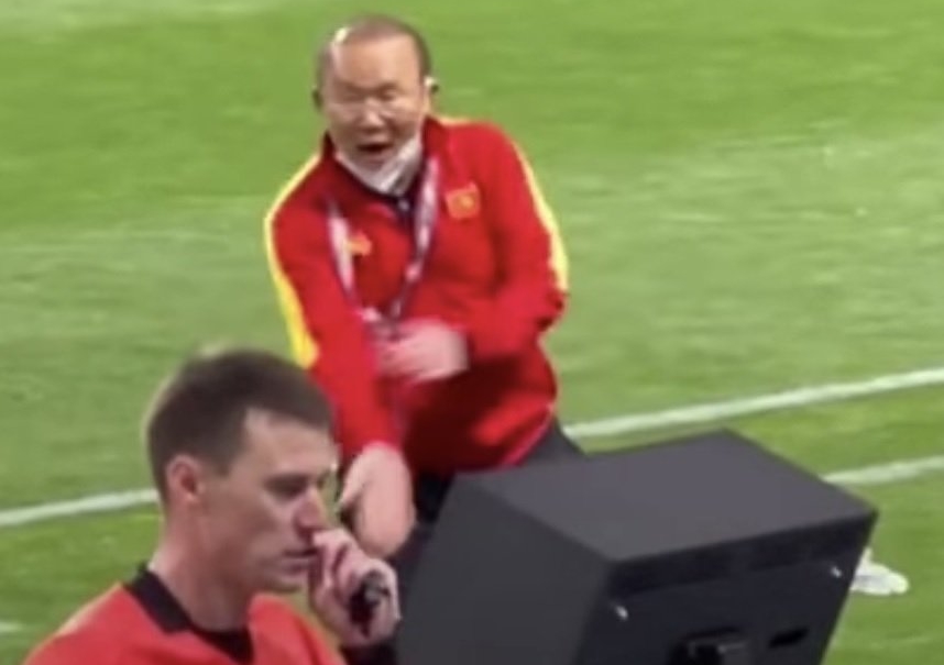 Ảnh bài viết HLV Park phát hiện lỗi của cầu thủ Nhật Bản khi nhìn màn hình VAR