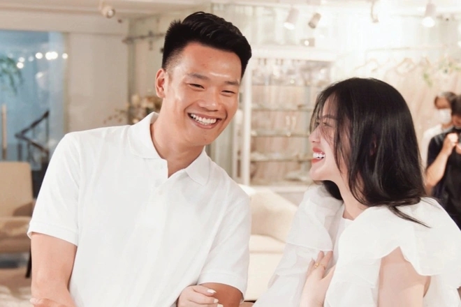 Ảnh bài viết Vợ Thành Chung chờ 4 tháng để nhận váy cưới