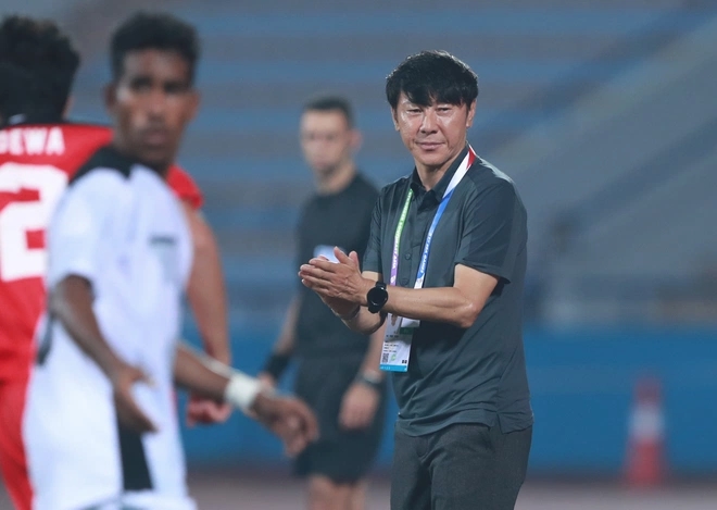 Ảnh bài viết HLV U23 Indonesia ngăn học trò xô xát khi Ronaldo bị phạm lỗi