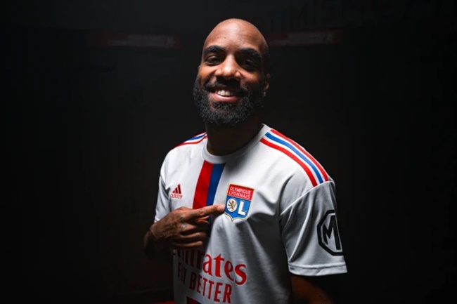 Ảnh bài viết CHÍNH THỨC! Lacazette trở về Lyon