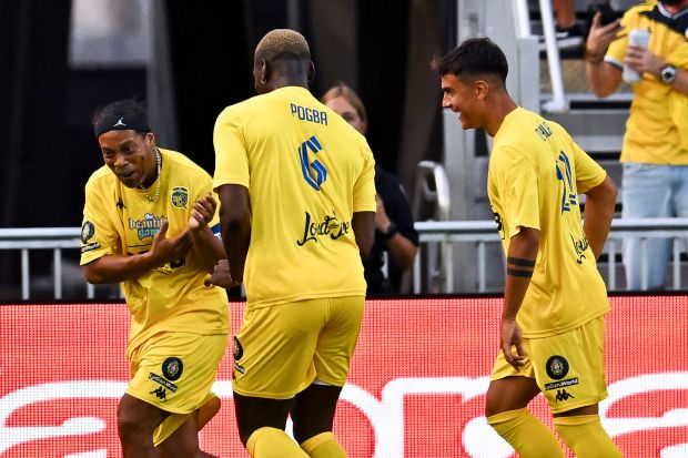 Ảnh bài viết Paul Pogba lần đầu xỏ giày thi đấu sau khi rời M.U