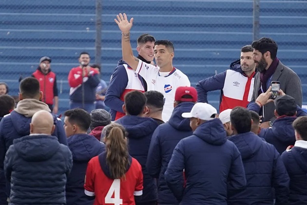 Ảnh bài viết 'Biển người' chào đón Luis Suarez
