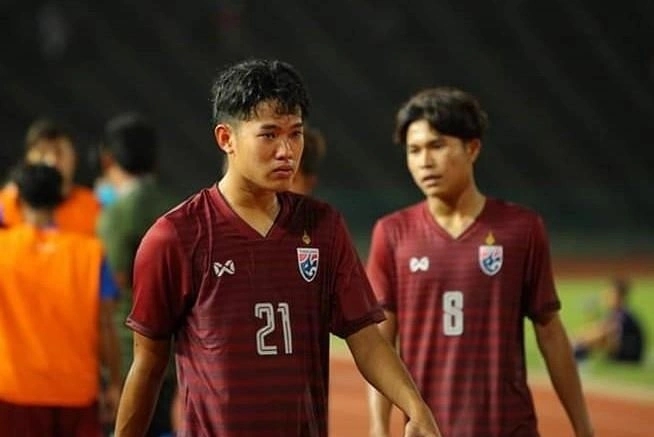 Ảnh bài viết Cầu thủ U19 Thái Lan hút thuốc, uống rượu khi về CLB