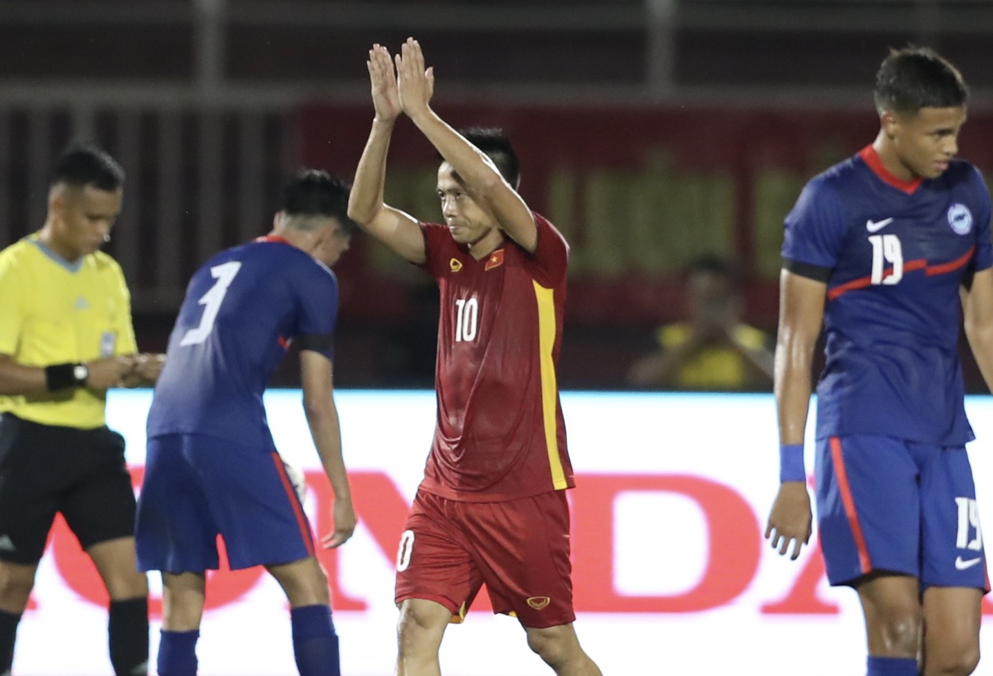 Ảnh bài viết Dư âm Việt Nam 4-0 Singapore: Hãy giữ đôi chân trên mặt đất