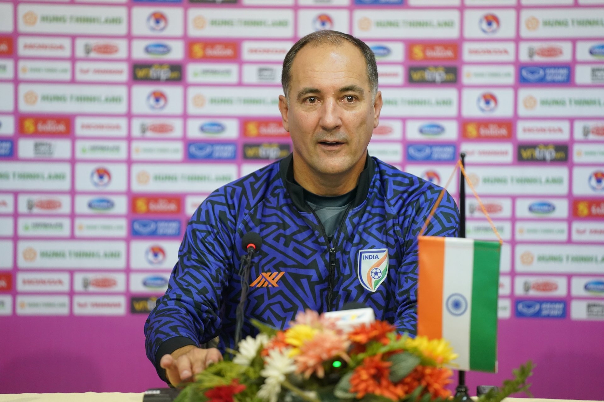 Ảnh bài viết HLV Ấn Độ từng dự World Cup tuyên chiến với tuyển Việt Nam