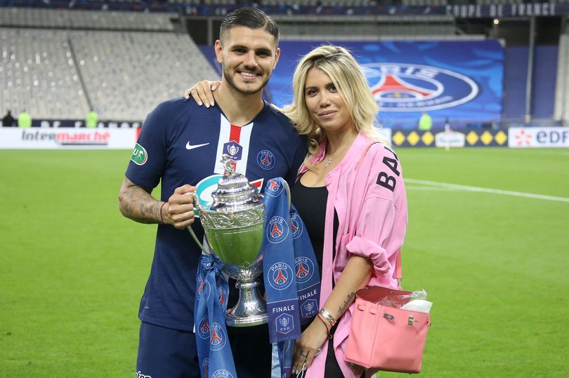 Ảnh bài viết Khóa môi phi công kém 13 tuổi, Icardi mắng Wanda Nara thậm tệ