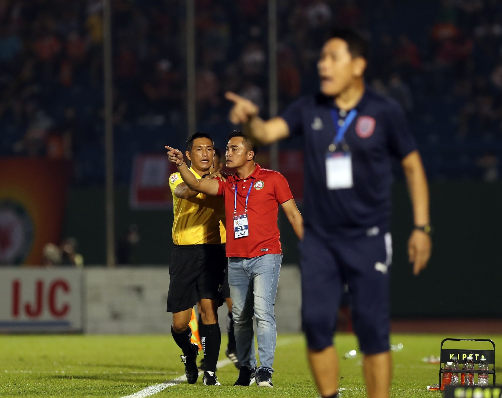 Ảnh bài viết Nói thẳng trọng tài giúp HAGL, HLV Đức Thắng bị phạt nặng