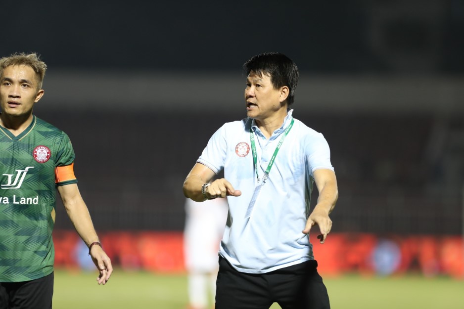 Ảnh bài viết Giúp TPHCM trụ hạng, HLV Vũ Tiến Thành từ chối nhận 'có tài'