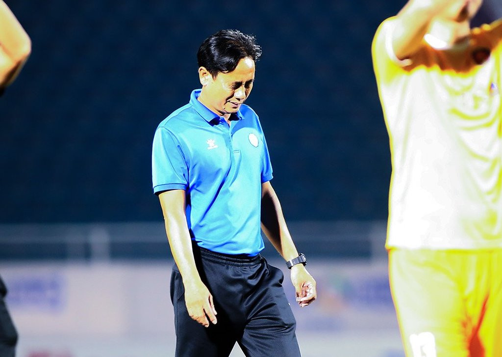 Ảnh bài viết HLV Phùng Thanh Phương nghẹn lời nói về tương lai Sài Gòn FC