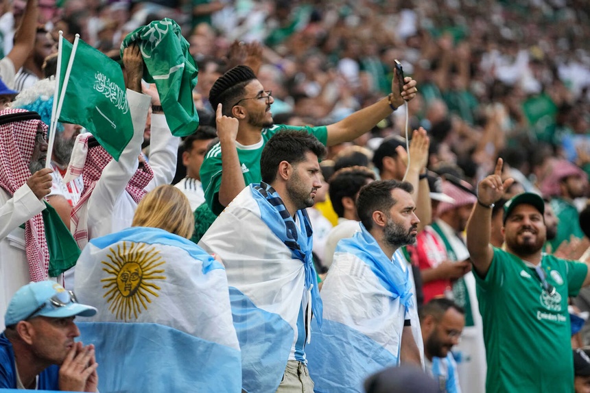 Ảnh bài viết CĐV Argentina chết lặng sau trận thua Saudi Arabia