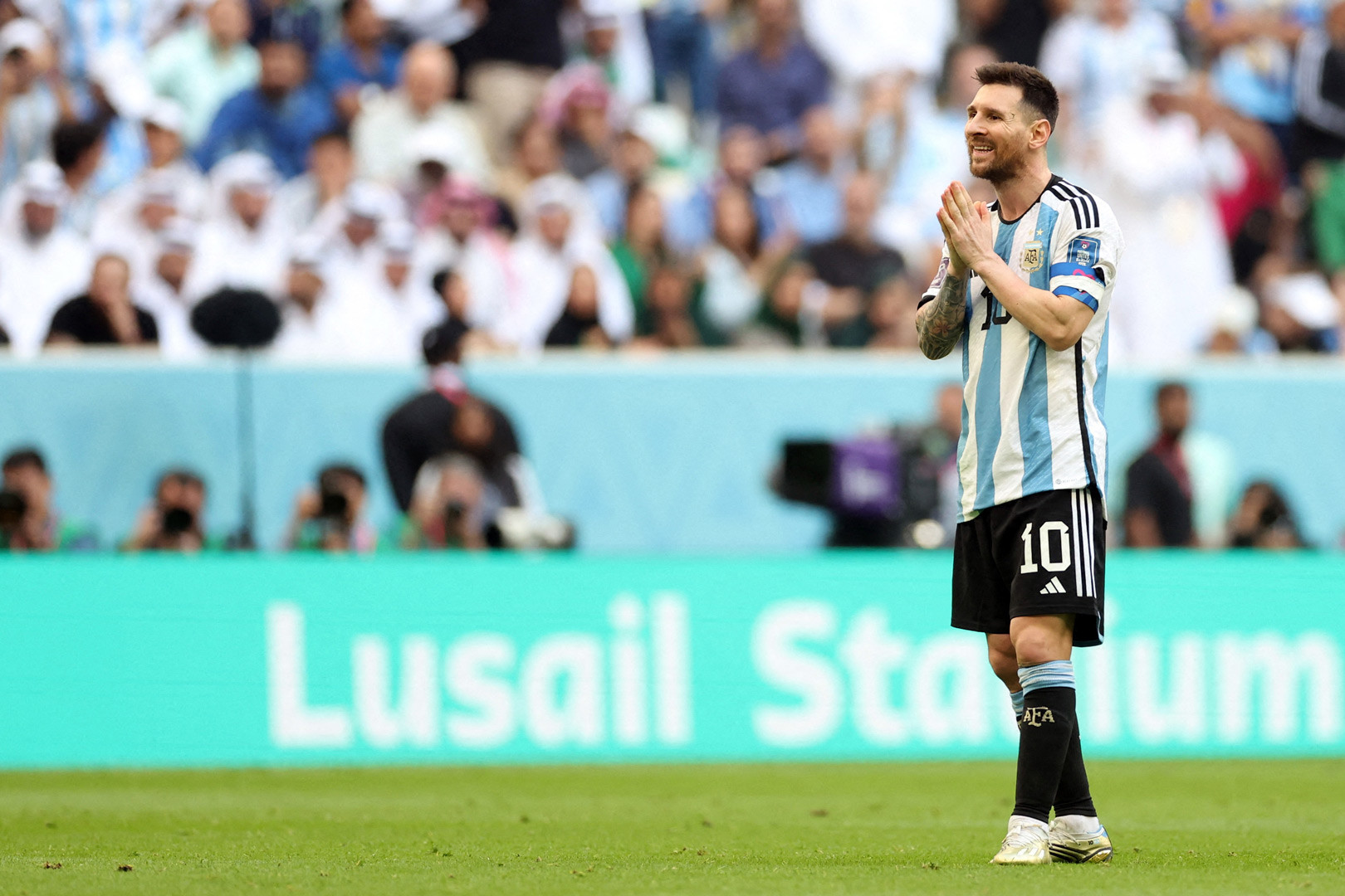 Ảnh bài viết Argentina vs Mexico: Messi cầu nguyện Maradona