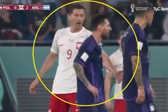 Ảnh bài viết Khoảnh khắc Messi làm ngơ Lewandowski