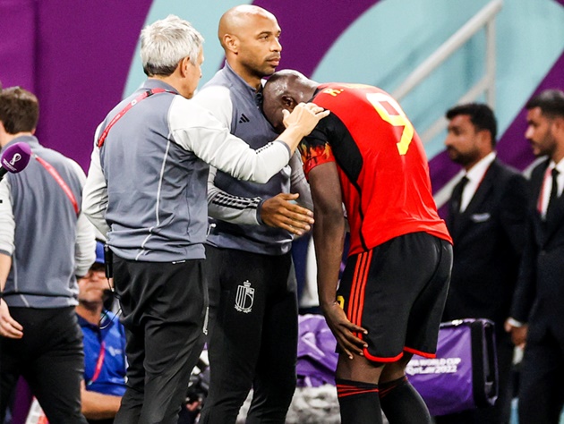 Ảnh bài viết Tự oán trách bản thân, Lukaku gục lên Henry khóc nức nở