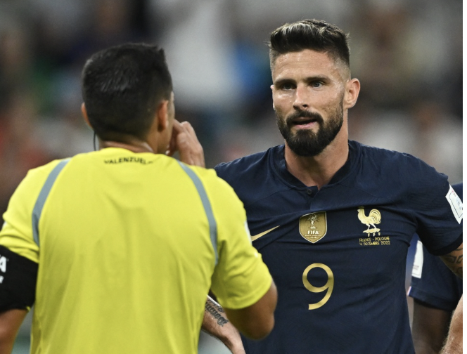 Ảnh bài viết Giroud bị tước pha vô-lê thành bàn đẹp mắt