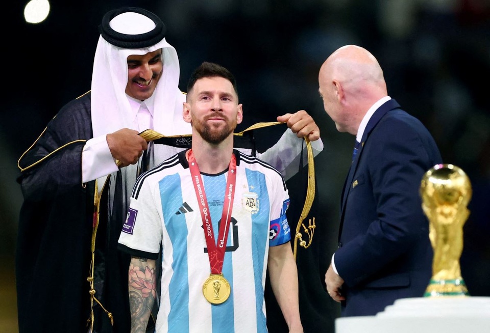 Ảnh bài viết Qatar lên tiếng về chiếc áo choàng đen của Messi