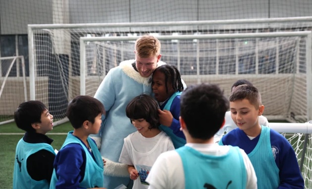 Ảnh bài viết De Bruyne hóa thân ông già Noel