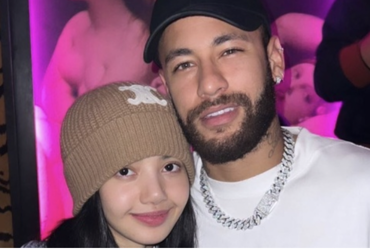 Ảnh bài viết Lisa (BlackPink) gây sốt với bức hình chụp chung cùng Neymar