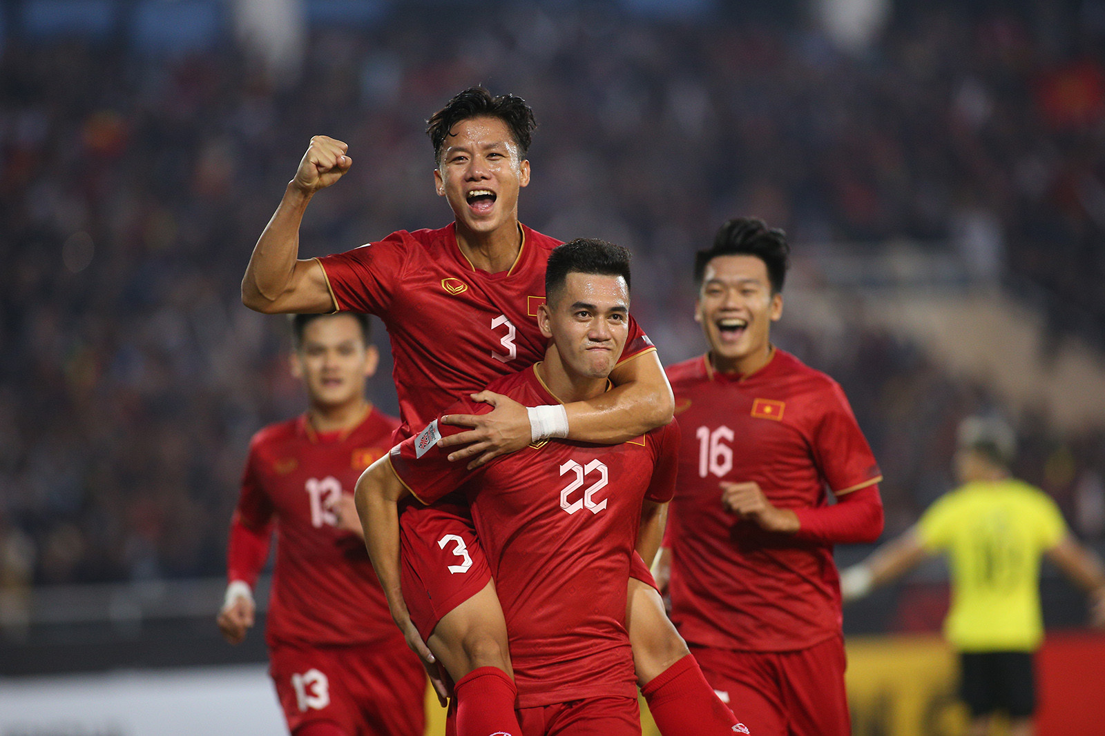 Ảnh bài viết HLV Philippe Troussier và nhiệm vụ World Cup: Vượt qua thầy Park rồi tính!